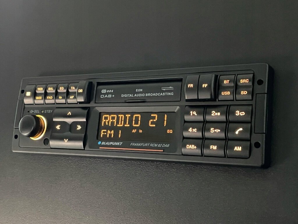 фото Бездискова MP3-магнітола Blaupunkt Frankfurt RCM 82 DAB
