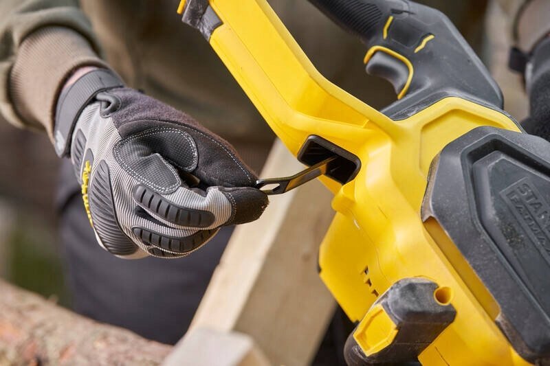 фото Акумуляторна пила Stanley SFMCCS730M1