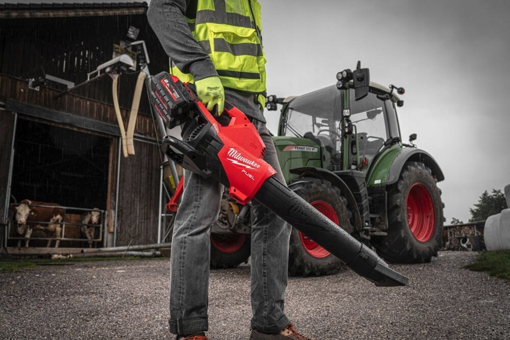 фото Садова повітродувка Milwaukee M18 F2BL-802 (4933479988)