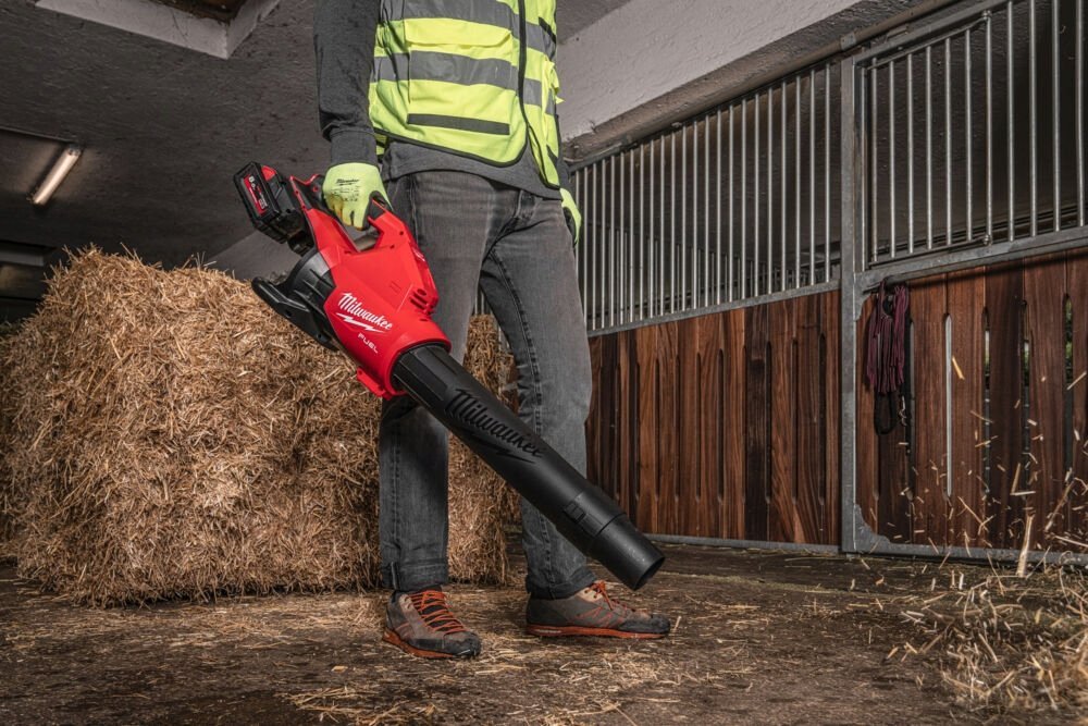 фото Садова повітродувка Milwaukee M18 F2BL-802 (4933479988)