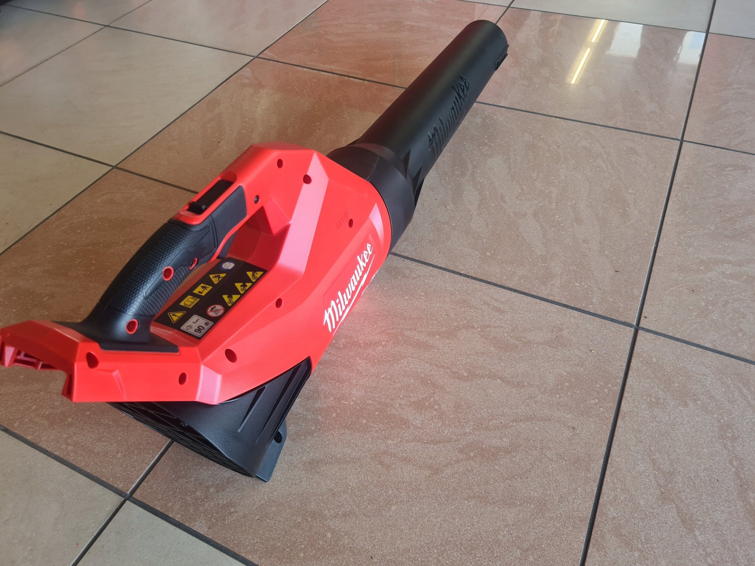 фото Садова повітродувка Milwaukee M18 FBLG3-802 (4933493302)