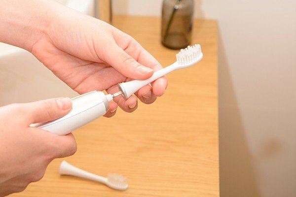 фото Електрична зубна щітка Solac CD7901 Silver