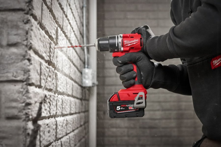 фото Шурупокрут Milwaukee M18 BLPDRC-502C (4933492826)