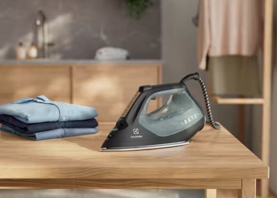 фото Праска з парою Electrolux E8SI2-8OG