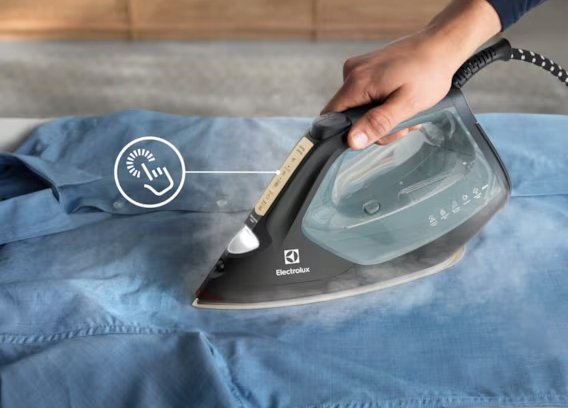 фото Праска з парою Electrolux E8SI2-8OG