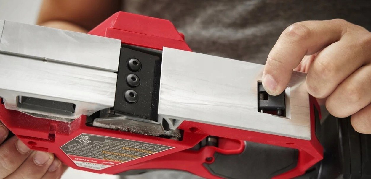 фото Електрорубанок Milwaukee M12 BLP-0X (4933492850)