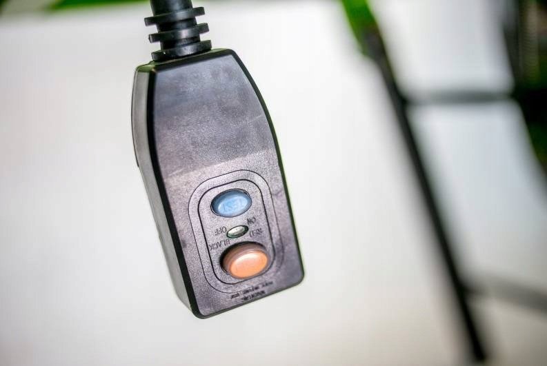 фото Стаціонарний електричний плиткоріз Zipper ZI-STM350