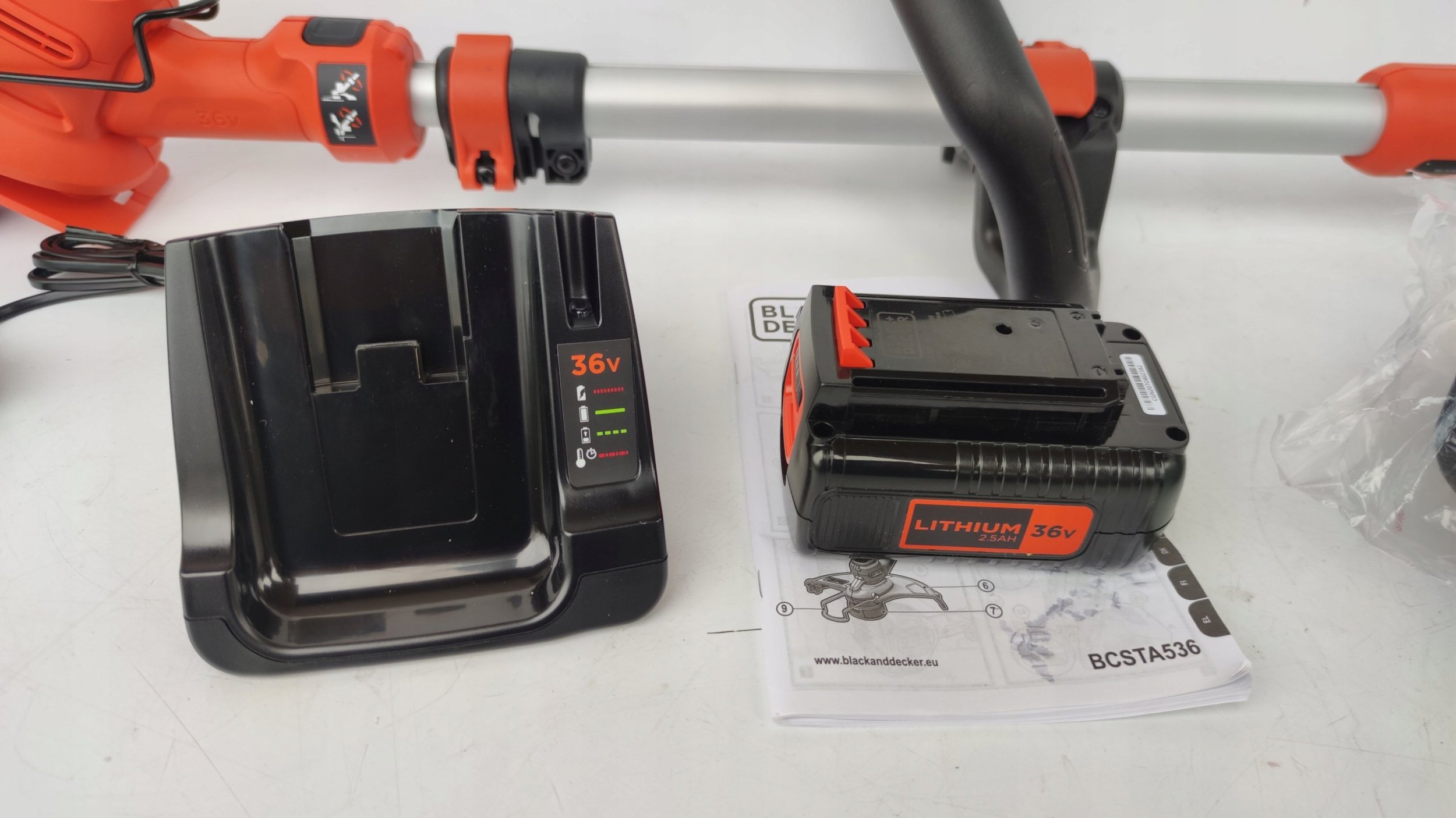 фото Тример акумуляторний Black+Decker BCSTA536L1