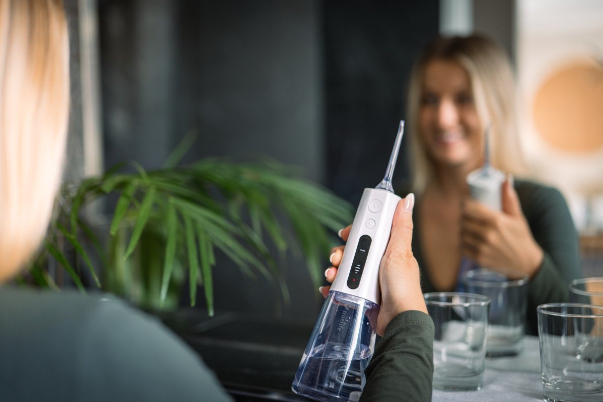 фото Іригатор TrueLife AquaFloss Compact L100 White 2