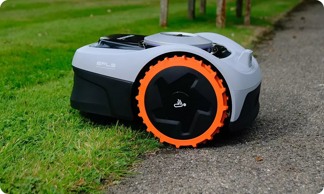 фото Газонокосилка-робот Segway Navimow i105E