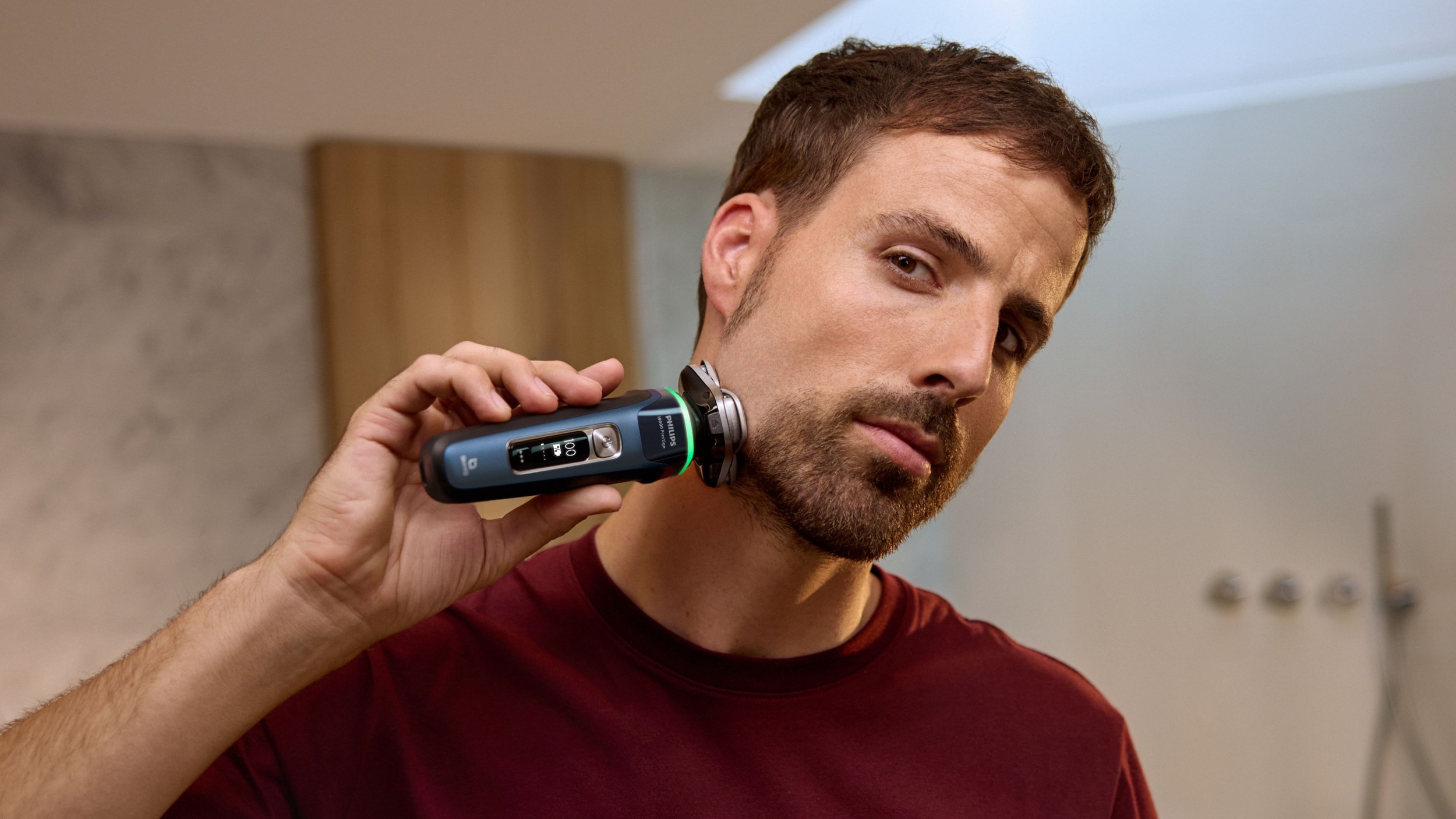 фото Електробритва чоловіча Philips Series i9000 Prestige SkinIQ XP9201/33