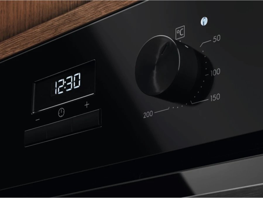 фото Духовка електрична Electrolux LOH3H00BK