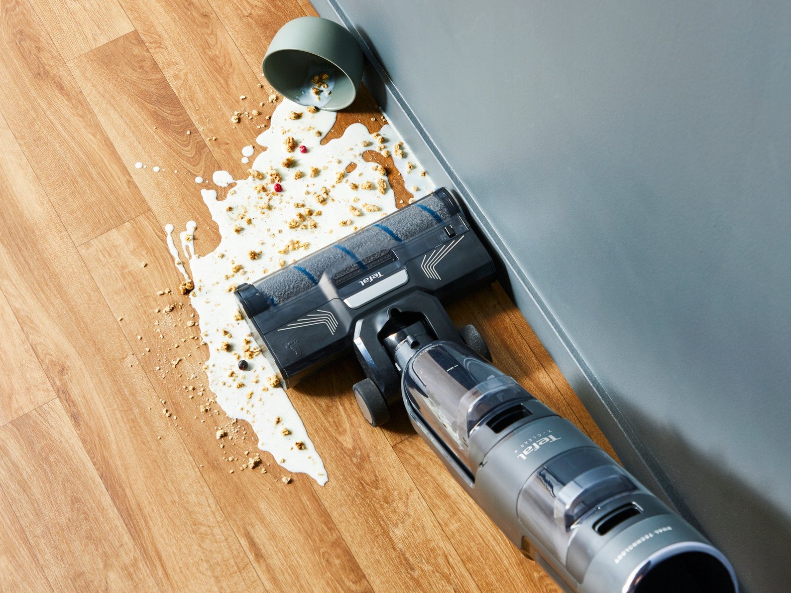фото Моющий вертикальный пылесос (1в1) Tefal X-Clean 4 GF5035