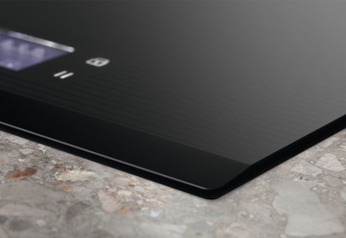 фото Індукційна варильна поверхня Electrolux EIS6448