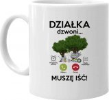 Koszulkowy Działka dzwoni, muszę iść - kubek na prezent 1