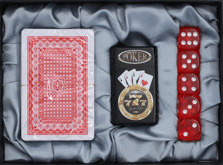 Gentelo Zestaw Zapalniczka Benzynowa Karty i 5 Kości do Gry 1