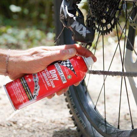 Finish Line Olej Finish Line Dry Lube 240 ml, ceramiczny, dodatek azotku boru, aerozol 1
