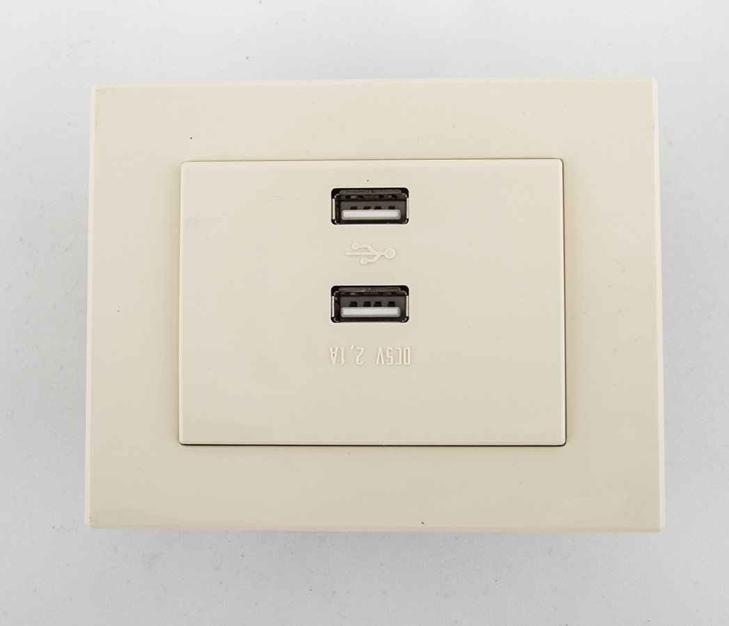USB SOCKET 5V DC 3.4 A XP CREAM 1