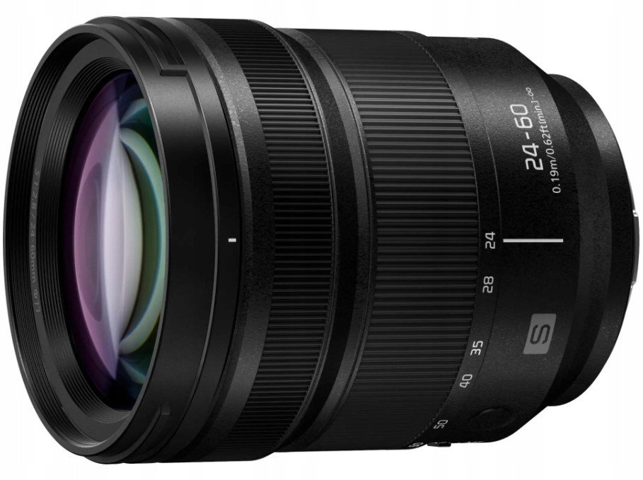 Panasonic Lumix S 24-60mm f/2.8 lens 1