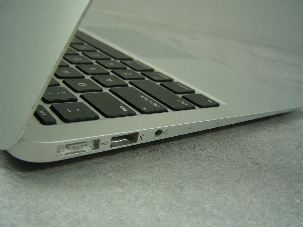 Apple Apple MacBook Air 11'' 1,6 GHz 4GB 128SSD macOS - Laptop