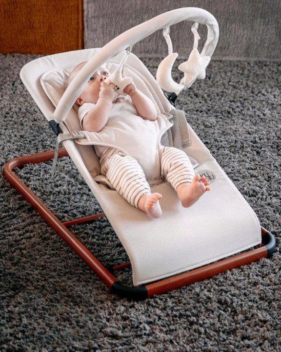 KUNU Leżaczek bujak dla niemowląt składany z zawieszkami i pokrowcem