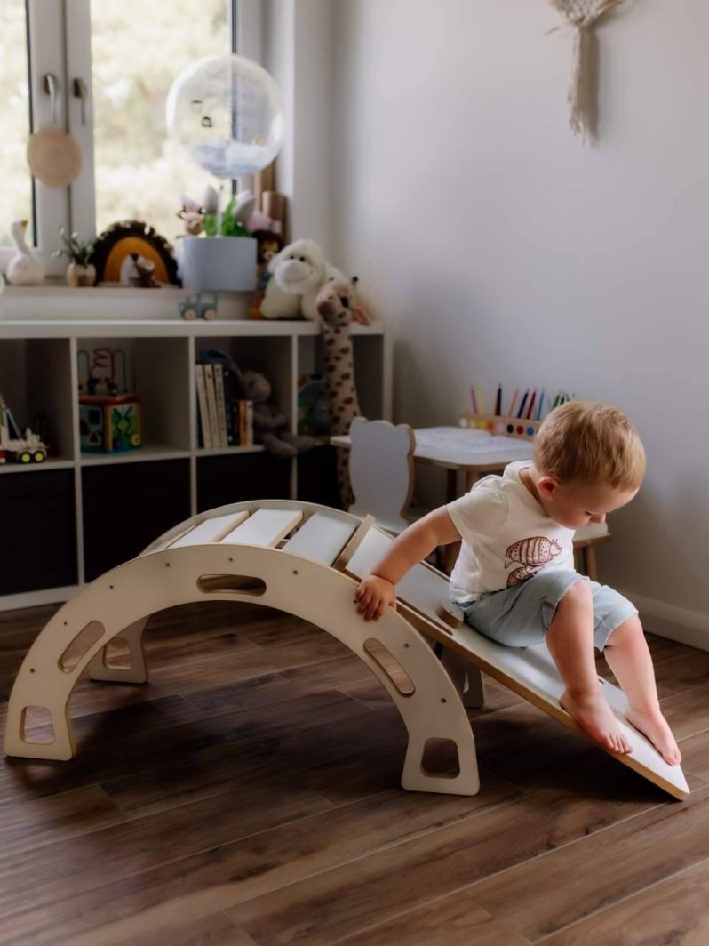 Bujak Montessori M biały + zjeżdżalnia ze ścianką + poduszka beżowa 1