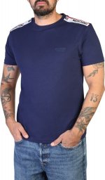 Moschino T-shirty marki Moschino model A0781-4305 kolor Niebieski. Odzież Męskie. Sezon: Wiosna/Lato XL