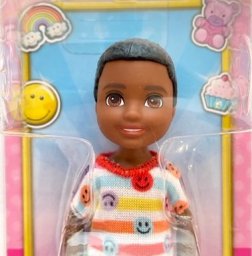 Lalka Barbie Mattel Chelsea Chłopiec T-Shirt Uśmiechnięte buźki (HNY58)