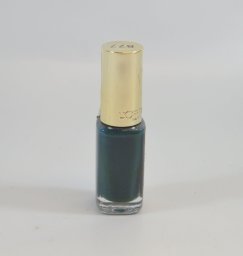 L’Oreal Paris L'Oreal Paris, Color Riche Le Vernis, Nail Polish, 877, Captain Royal, 5 ml For Women