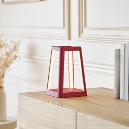 Lampa stołowa Lexon Lexon Lantern LED lamp with inductive charger dark red LH94DR