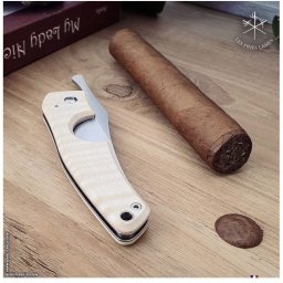 Les Fines Lames TAGLIASIGARI LE PETIT CURLY MAPLE WOOD