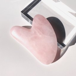Akmens veido masažuoklis Gua Sha Amalfis
