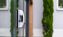 Hobot - 2S window cleaning robot - compact and lightweight