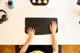 Contour Balance Full-Size Tastatur DE-Layout wireless