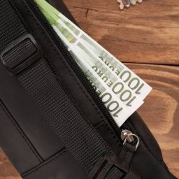 Paolo Peruzzi Saszetka męska skórzana klasyczna nerka biodrowa czarna vintage T-136-HBL