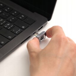 Pendrive Adam Elements Pendrive iKlips S Nano Touch - pendrive USB-C with fingerprint reader 256GB SSD szary