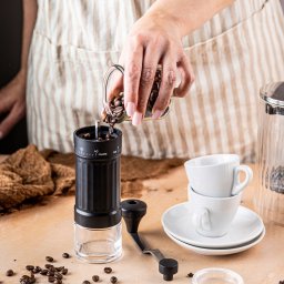 Młynek do kawy KingHoff RĘCZNY MŁYNEK DO KAWY Z REGULACJĄ KH-2002
