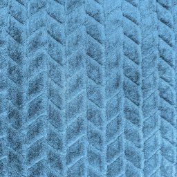 Ciepły koc Fuero 160x200 błękitny miękki tłoczony elegancki narzuta