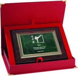 Victoria Sport Dyplom z tworzywa sztucznego z grawerem na złotej blaszce + ETUI