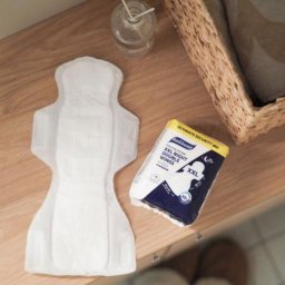 Snibbs Vuokkoset, NIGHT WINGS, Podpaski na noc z podwójnymi skrzydełkami, rozmiar XXL, 10 szt.