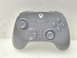 Pad Razer Wolverine V3 Pro czarny (RZ06-05200100-R3M1) [outlet]
