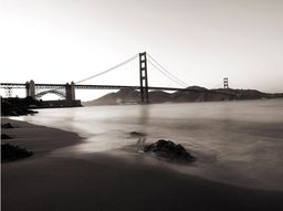  DecoNest Fototapeta - San Francisco: Most Golden Gate w czerni i bieli - 250X193
