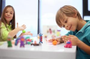 Tm Toys Hey Clay - Masa plastyczna do lepienia ptaków z farmy 9