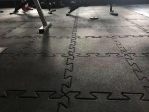 UnderFit Mata podłoga puzzle gumowa na siłownie 100 x 100 x 1,5 cm 7