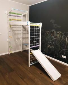 Babygame Domowy Plac zabaw Drabinka Czempion biało-różowa 2