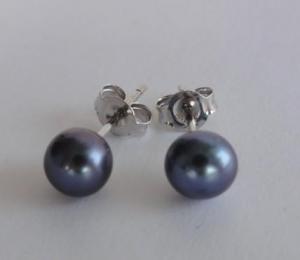 Srebro i Kamienie Srebrne kolczyki z perłą granatową "pearl drop" 1
