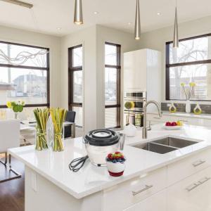 Orion Miska kuchenna do miksowania ubijania pojemnik dzbanek z miarką uchwytem otworem pokrywką 2,5 l 2