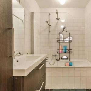 Koszyk prysznicowy Vilde Półka łazienkowa metalowa zawieszana organizer na prysznic deszczownicę wisząca czarna 61x28,5x12,5 8