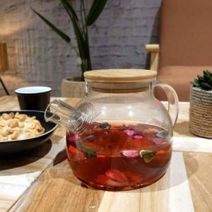 Excellent Houseware Dzbanek szklany z sitkiem do wody herbaty ziół napojów gorących z uchwytem pokrywką 1 l 6