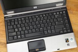 Laptop HP Compaq 6535b AMD Turion 1GB 320GB HDD DVD brak systemu 14" 13